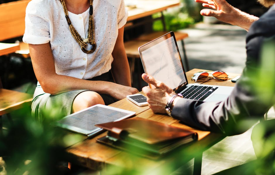 Como economizar no planejamento das viagens de empresas?