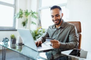Cartão de crédito empresarial: confira seus prós e contras