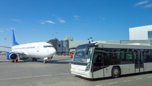 Viajar de ônibus ou avião: qual opção escolher para os colaboradores?