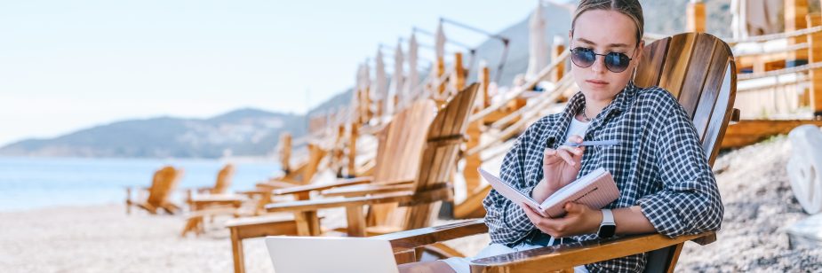 Mulher em viagem corporativa