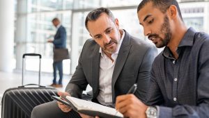 Empresários fazendo prestação de contas