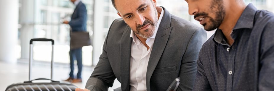 Empresários fazendo prestação de contas