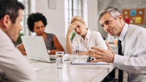 Como reduzir conflitos internos na aprovação de viagens corporativas