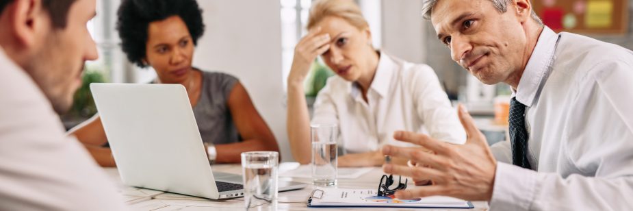 Como reduzir conflitos internos na aprovação de viagens corporativas